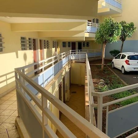 Petit Prix Et Grand Confort A Saint Gilles Les Bains Екстер'єр фото